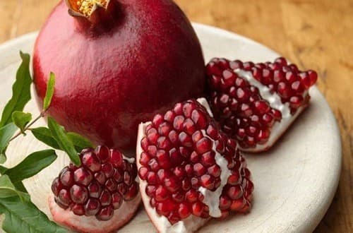 Loại quả này chứa nhiều chất chống oxy hóa có lợi cho sức khỏe nếu bạn cho thêm vào chế độ ăn uống. Các chất dinh dưỡng của quả lựu có thể làm chậm phát triển các vấn đề về khối u phổi.