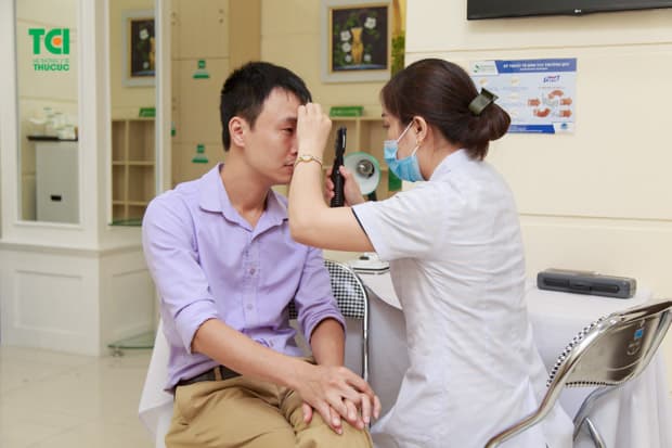 Khám đánh giá thị lực