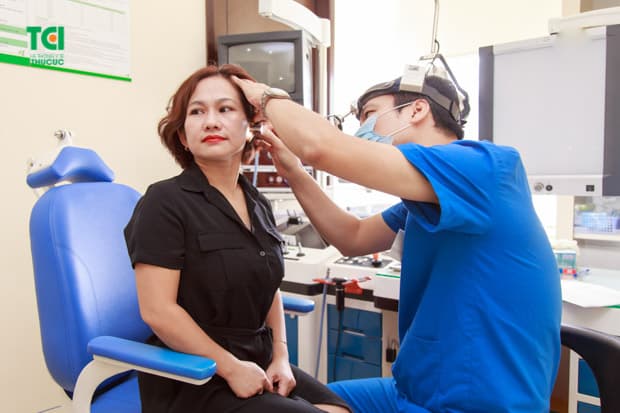 Khám tai, mũi, họng