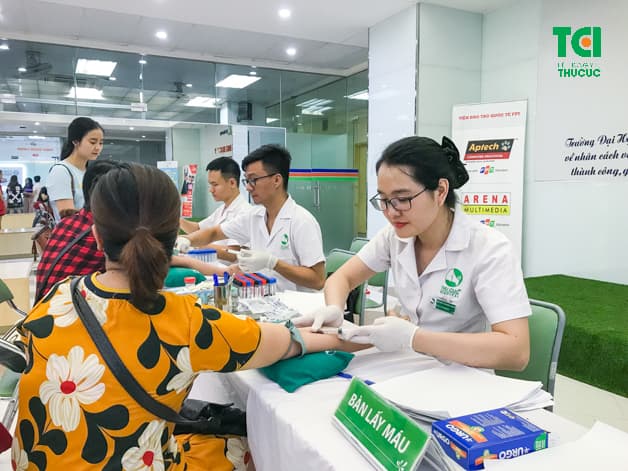 Với nguồn nhân lực đảm bảo có trình độ chuyên môn và kinh nghiệm cùng hệ thống xe khám lưu động hiện đại, trang thiết bị đầy đủ, Bệnh viện Thu Cúc sẵn sàng đáp ứng yêu cầu khám và lấy mẫu xét nghiệm ngoại viện cho số lượng người bệnh lớn.