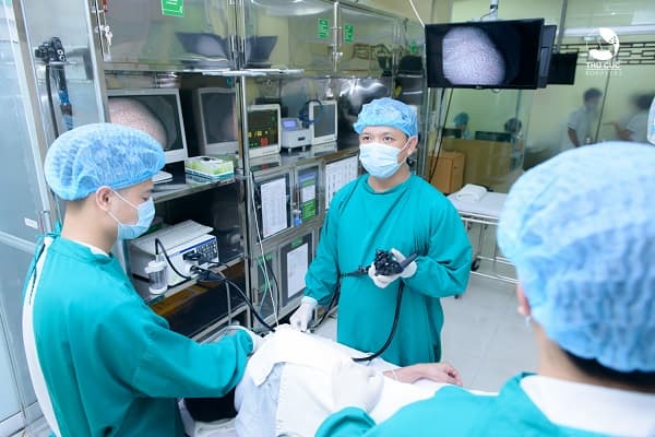 Nội soi trong tầm soát ung thư dạ dày được khuyến khích, đặc biệt với người có nguy cơ mắc bệnh cao hơn, trong đó có trường hợp nhiễm HP