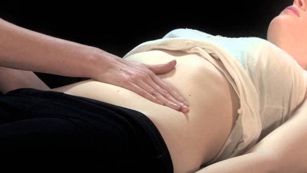 Thăm khám đau bụng trên bên phải