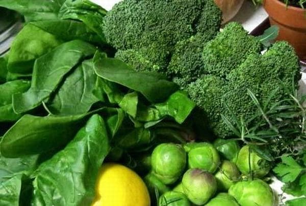 Người bệnh nhân xơ tuyến giáp nên ăn nhiều rau củ quả có màu xanh đậm 