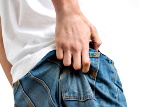 Trĩ là một trong những nguyên nhân gây sưng và ngứa hậu môn.