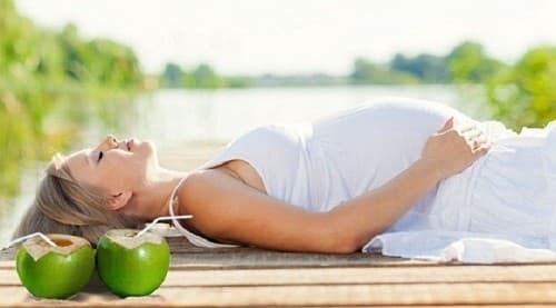 Không nên quá lạm dụng uống nhiều nước dừa, uống điều độ, vừa phải