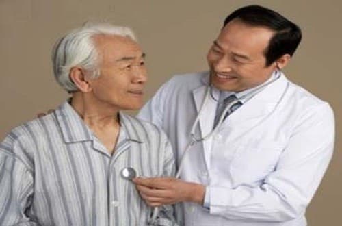 Người bệnh viêm phổi kẽ cần được thăm khám và điều trị hiệu quả càng sớm càng tốt