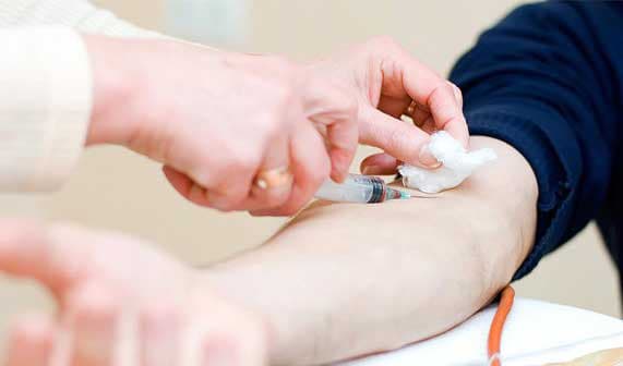 Xét nghiệm máu cần thiết trong rất nhiều trường hợp.