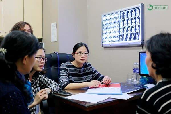TS. BS See Hui Ti tư vấn điều trị ung thư tại Bệnh viện Thu Cúc