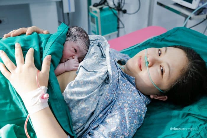 Da kề da giúp “xoa dịu” những cơn đau sau sinh mà mẹ gặp phải