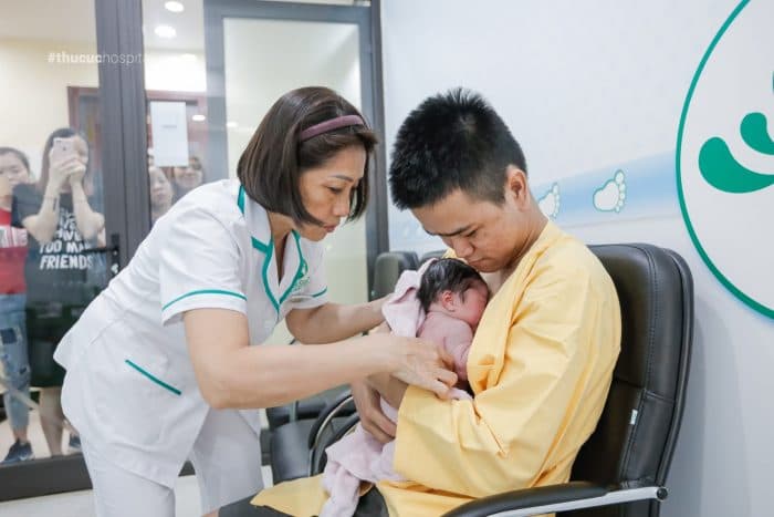 Tại Bệnh viện ĐKQT Thu Cúc quá trình da kề da được thực hiện theo đúng quy trình của Bộ Y tế