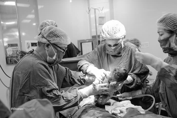 Một ca sinh mổ thường kéo dài trong khoảng 30 phút