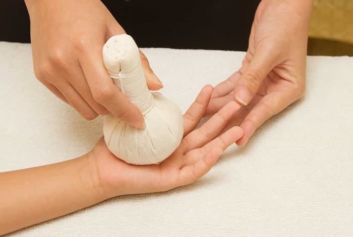 Phương pháp chườm nóng giúp trị dị ứng sau sinh