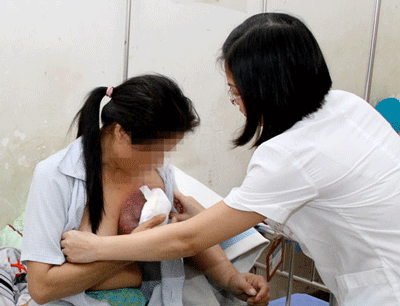 tự đắp thuốc lá chữa ung thư vú