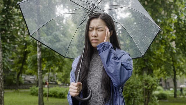 Cách xử lý khi bị đau đầu do thời tiết