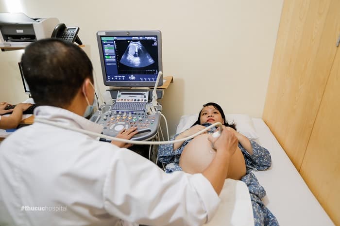 Khi lựa chọn dịch vụ thai sản và sinh con trọn gói tại bệnh viện ĐKQT Thu Cúc, mẹ sẽ được theo dõi, thăm khám định kỳ, nhằm theo dõi sức khỏe và phát hiện sớm nhất những bất thường nếu có