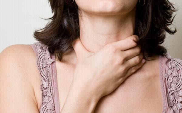 Mổ u nang tuyến giáp không nguy hiểm nhưng có thể để lại một số biến chứng