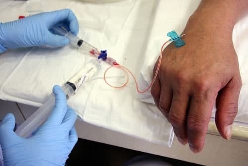 Ở giai đoạn cuối, người bệnh cần điều trị hóa chất để giảm triệu chứng của bệnh và kéo dài sự sống