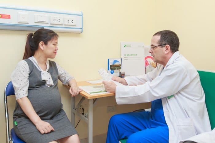 Viêm lộ tuyến cổ tử cung ảnh hưởng đến cả mẹ bầu và thai nhi