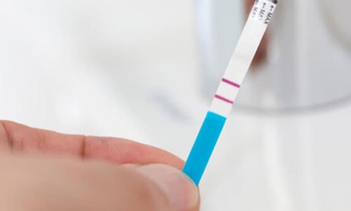 Que thử hiện 2 vạch hồng là mẹ đã có thai.