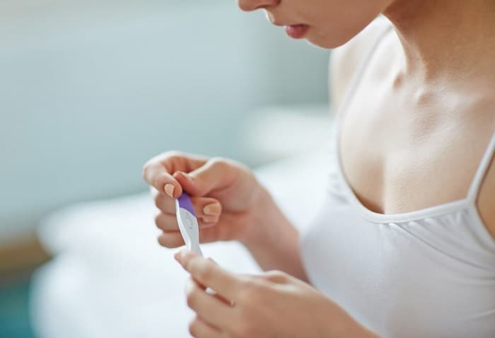 Nên thử thai vào sáng sớm để kết quả chính xác.