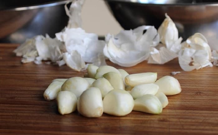 Chữa viêm phụ khoa bằng tỏi là một trong những phương pháp được rất nhiều người lựa chọn