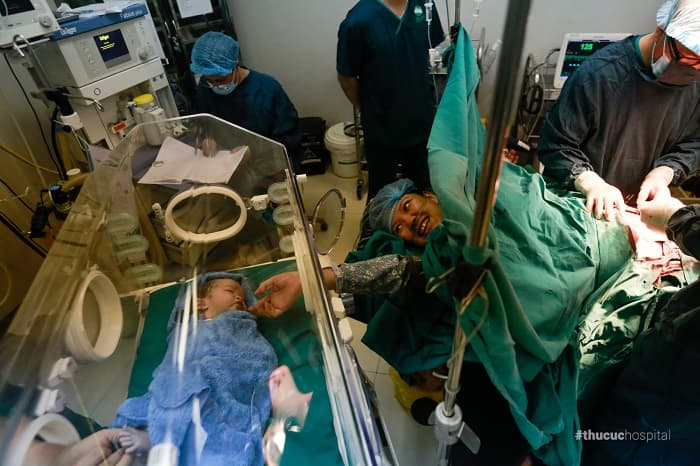 Sinh mổ tại bệnh viện ĐKQT Thu Cúc, mẹ bầu hoàn toàn yên tâm về sự phục hồi sức khỏe nhanh chóng.