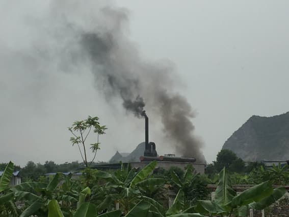 Khói bụi ô nhiễm môi trường.