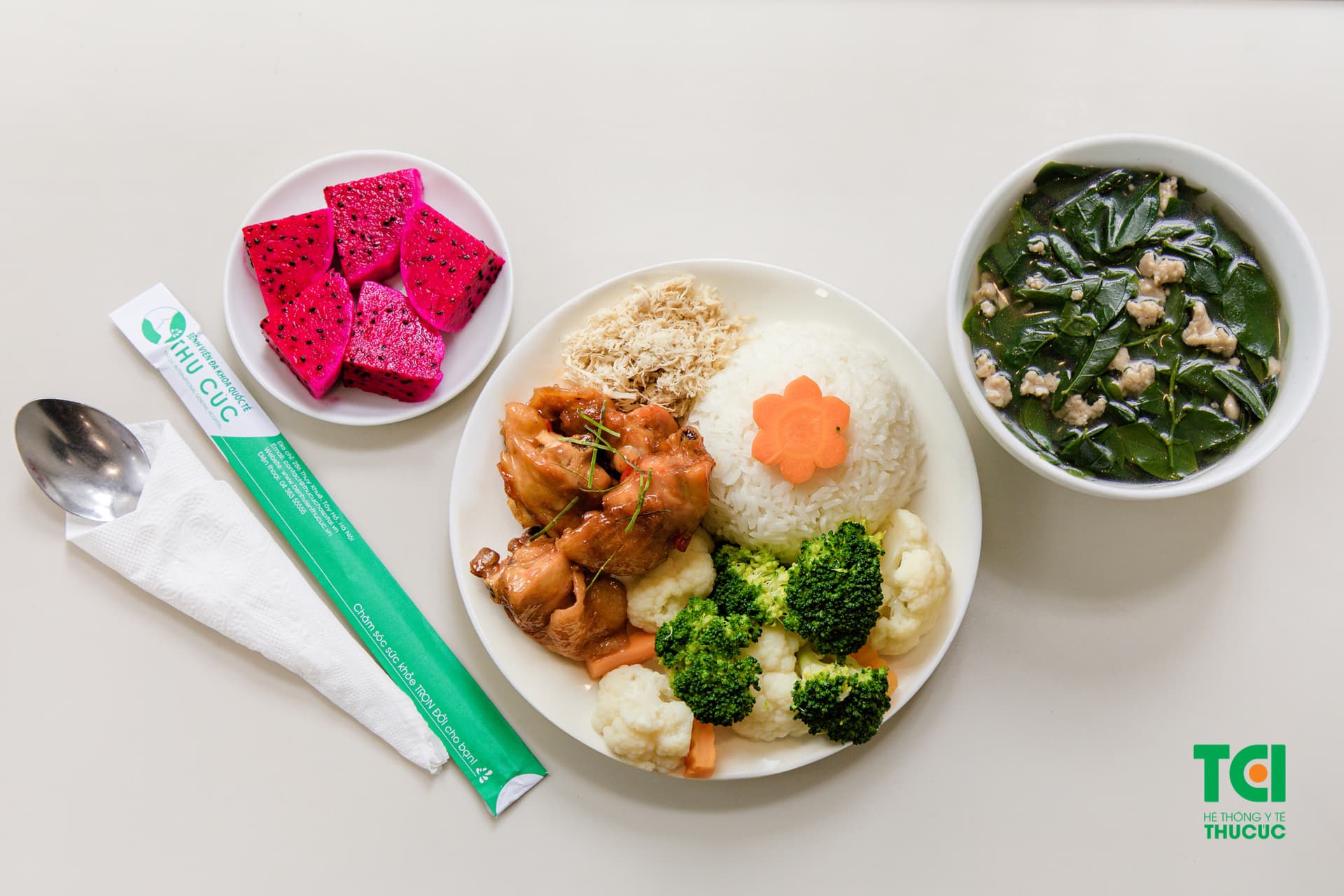 Phụ nữ đẻ mổ thì có được ăn tôm không?