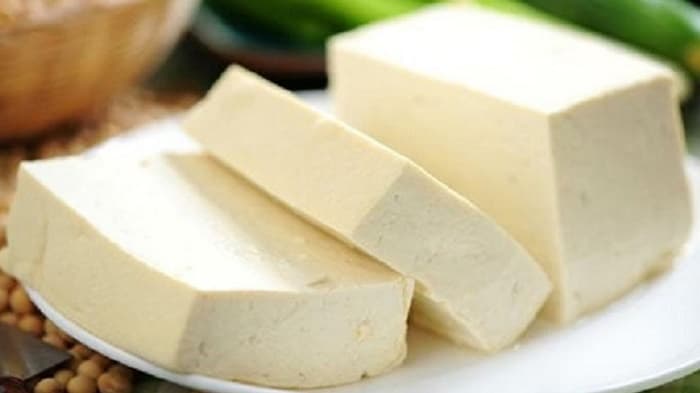 Đậu phụ cũng rất tốt cho phụ nữ sau sinh nhưng nên ăn hạn chế.