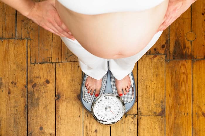  Tăng cân quá đà cũng là một biểu hiện của tiền sản giật.