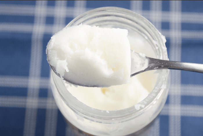 Cách điều trị đau âm vật do nhiễm nấm tại nhà bằng dầu dừa