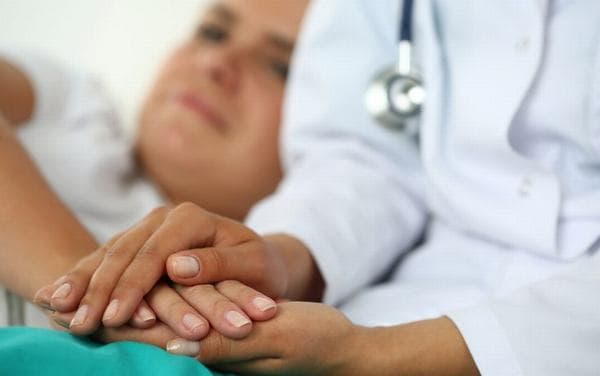 Người bệnh cần tin tưởng vào phác đồ điều trị của bác sĩ để đạt hiệu quả cao nhất