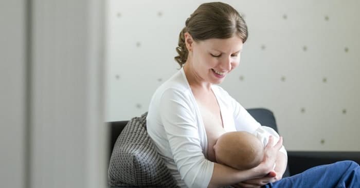 Tuân thủ theo phác đồ điều trị của bác sĩ sẽ không ảnh hưởng gì tới chất lượng và lượng sữa tiết ra cho bé bú.