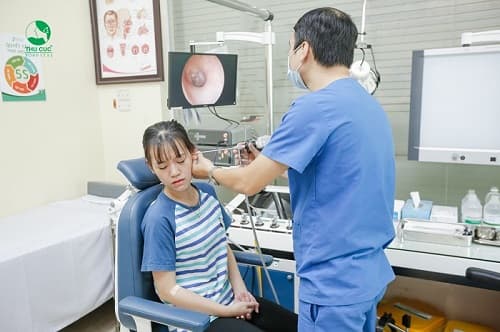 Bệnh viện Thu Cúc có đội ngũ bác sĩ chuyên khoa Tai Mũi Họng giỏi trực tiếp thăm khám và điều trị