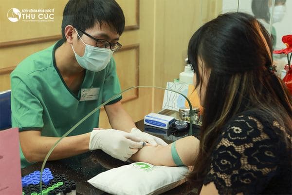 Kiểm tra chức năng tuyến giáp được thực hiện bằng phương pháp xét nghiệm máu, cho kết quả chính xác và nhanh chóng nhất.