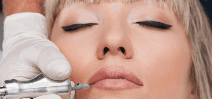 Mẹ bầu không thể lường trước được những nguy hiểm, hiến chứng khi xăm môi trong thai kỳ.