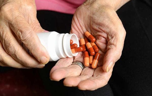 Người bệnh cần đi khám và dùng thuốc điều trị theo đúng hướng dẫn của bác sĩ