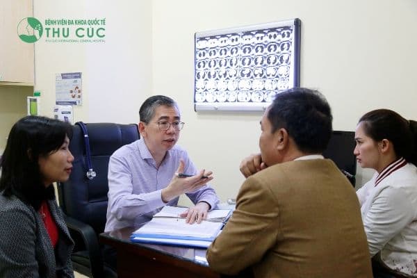 Với ung thư vòm họng, người bệnh sẽ được tư vấn điều trị với TS. BS Lim Hong Liang đang công tác tại bệnh viện Thu Cúc 