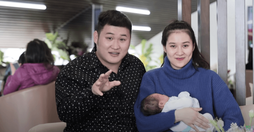 Diễn viên Lưu Mạnh Dũng quay trở lại tái khám cùng vợ và con trai