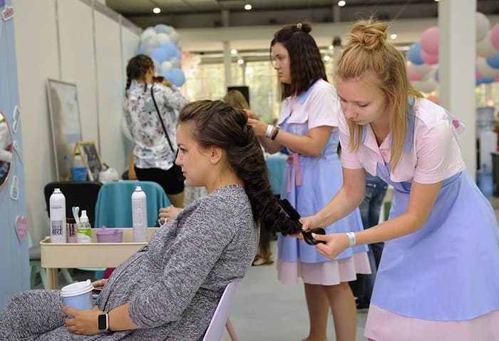 Vẫn có những biện pháp nhuộm tóc thay thế thuốc nhuộm hóa học và an toàn cho mẹ bầu.