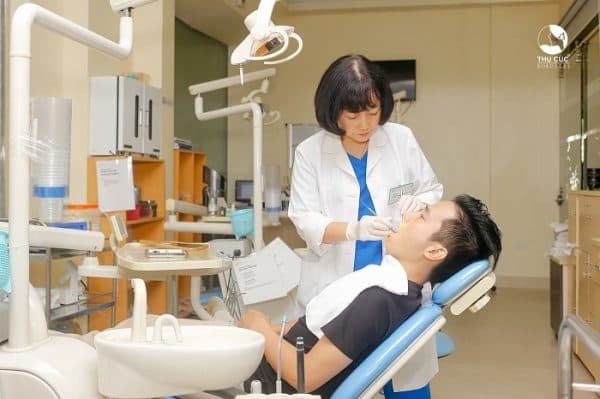 Thăm khám, cấy ghép răng Implant cần được thực hiện nha sĩ giỏi, giàu kinh nghiệm