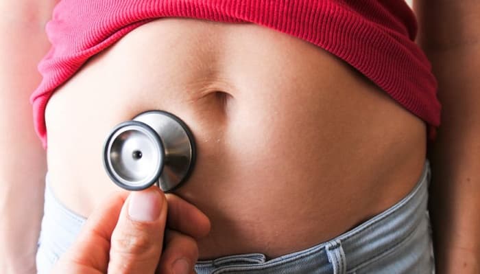 Từ 20 tuần trở đi mẹ có thể dùng ống nghe đơn giản hoặc các ứng dụng để nghe và kiểm tra tim thai.