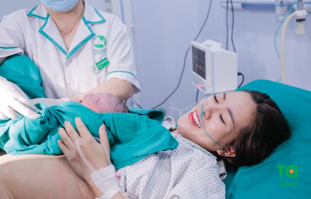 Hotgirl Mai Thỏ đi sinh