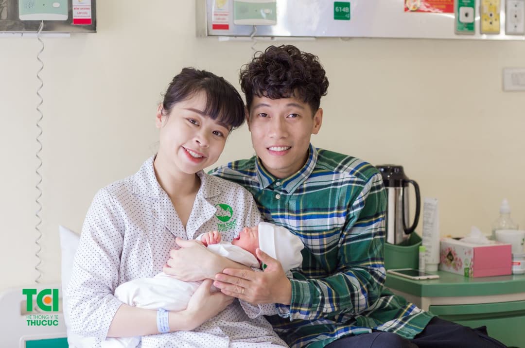 Ca sĩ Tùng Linh Opus đưa vợ đi sinh