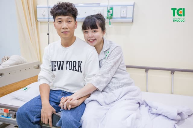 Ca sĩ Tùng Linh Opus đưa vợ đi sinh