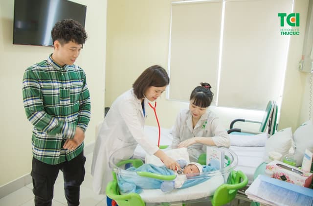 Ca sĩ Tùng Linh Opus đưa vợ đi sinh