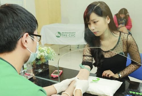 Khám sàng lọc bệnh gan tại bệnh viện Thu Cúc, các bác sĩ sẽ giải thích cụ thể cho người bệnh biết Anti HCV nonreactive là gì?