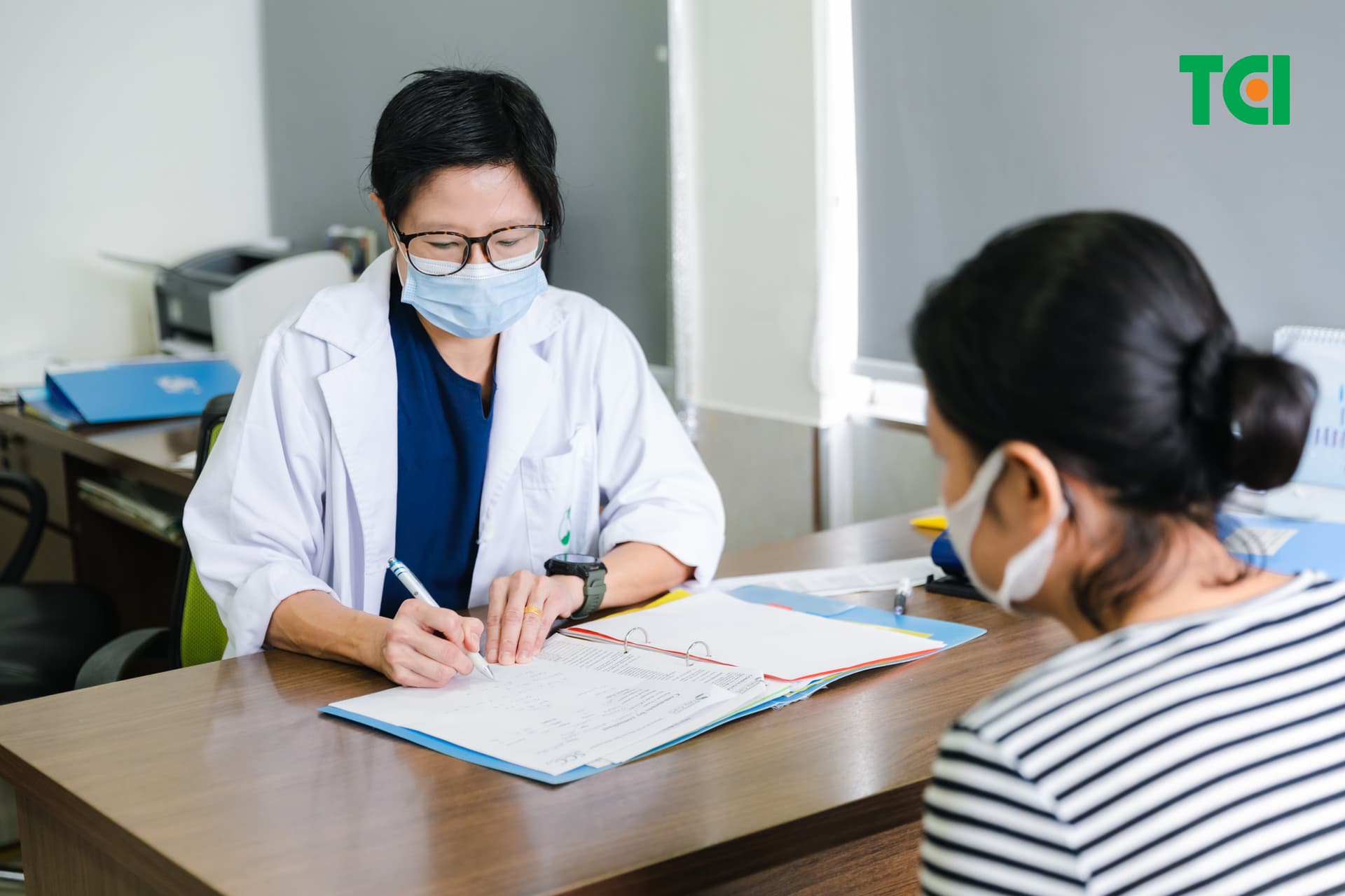 Khám và điều trị ung bướu với bác sĩ Singapore tại Thu Cúc TCI