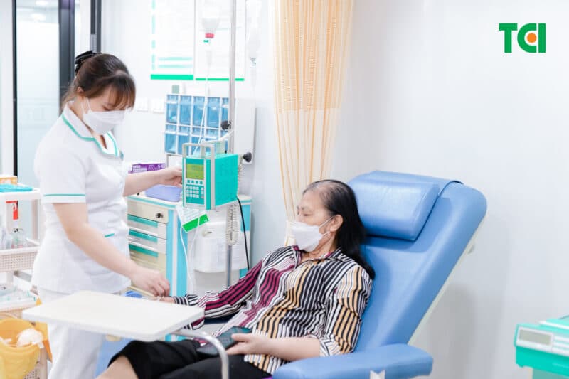 Ưu điểm khi khám và điều trị ung bướu với bác sĩ Singapore tại Thu Cúc TCI