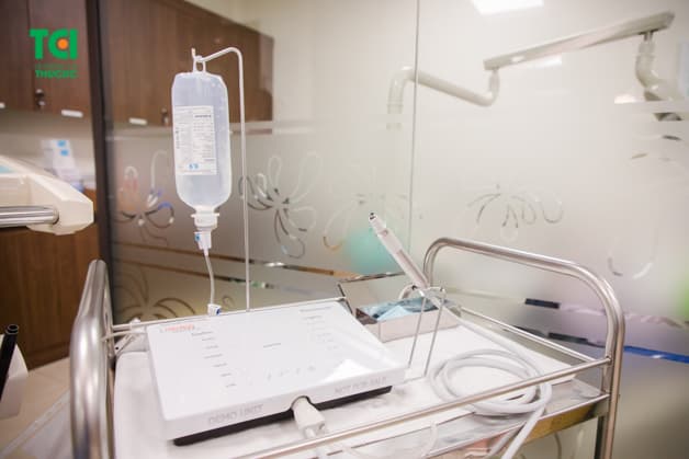 ông nghệ hiện đại, an toàn, ít đau: Công nghệ nhổ răng khôn siêu âm Piezotome được ứng dụng tại Bệnh viện Thu Cúc giúp giảm đau tối đa, không gây tổn hại đến các vùng xung quanh.mang lại cảm giác dễ chịu cho người bệnh. Công nghệ này cũng sẽ làm giảm bớt tổn thương và rút ngắn thời gian hồi phục vì vậy bạn có thể hoàn toàn yên tâm.